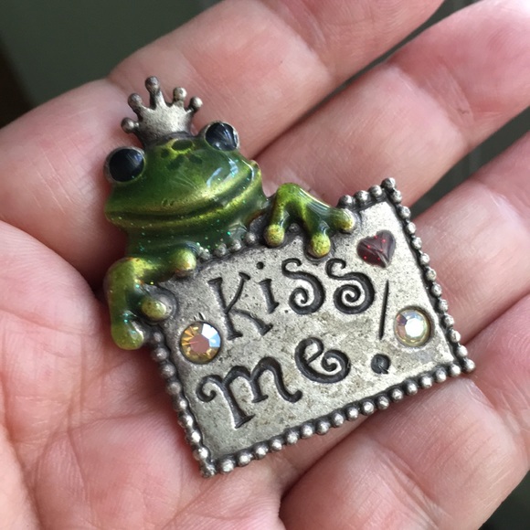 🖤Vtg Frog Prince pewter brooch - Picture 12 of 13